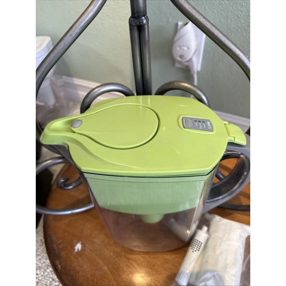 Brita Grand Water Filtration 10 Cup Green Top Water Pitcher  W/ 3 new filters